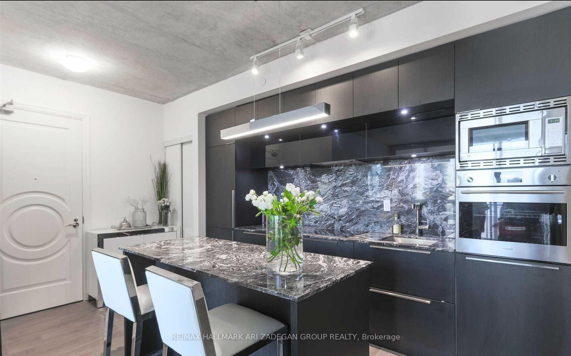 88 Blue Jays Way 1701