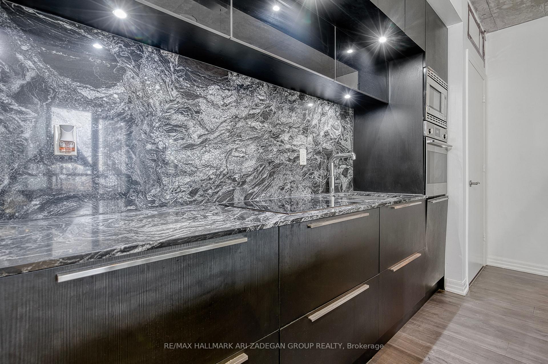 88 Blue Jays Way 1701