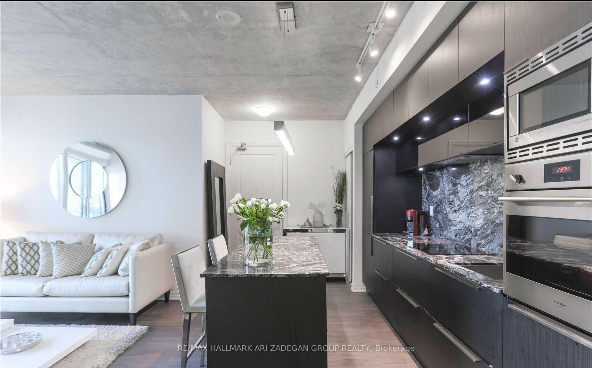 88 Blue Jays Way 1701