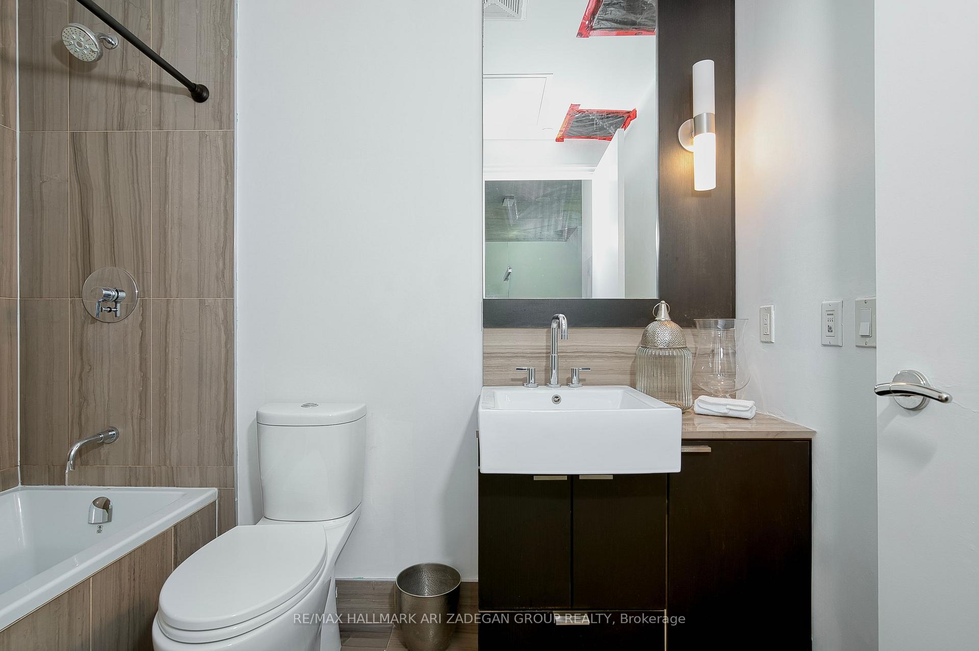 88 Blue Jays Way 1701