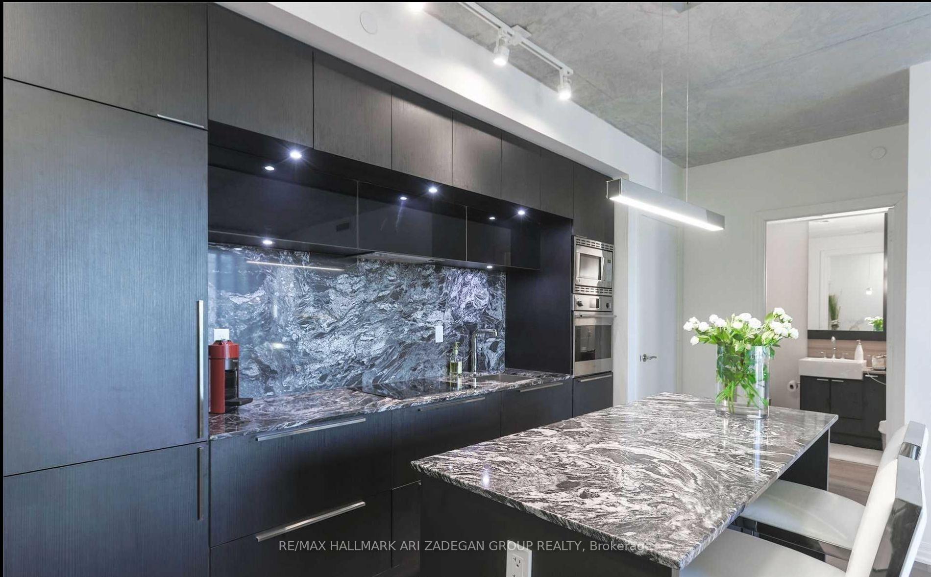 88 Blue Jays Way 1701