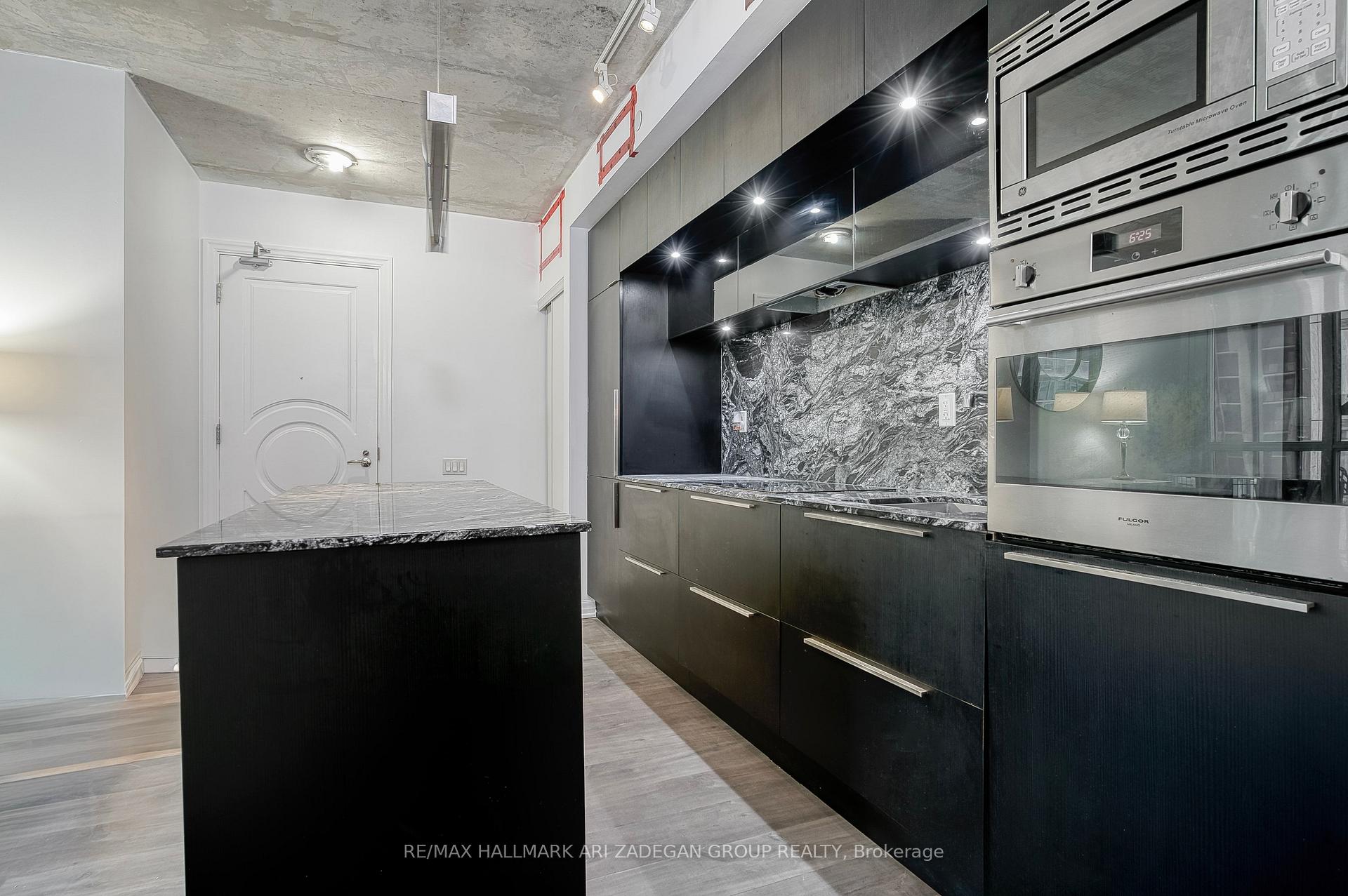 88 Blue Jays Way 1701