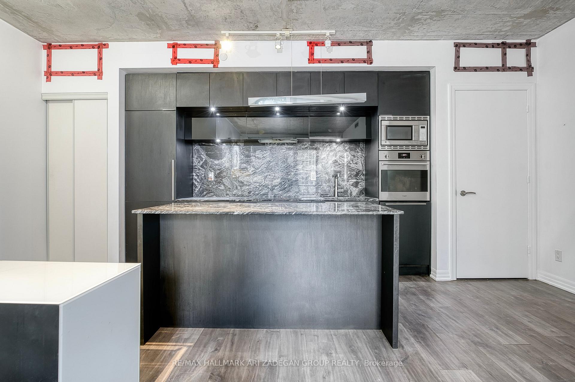 88 Blue Jays Way 1701