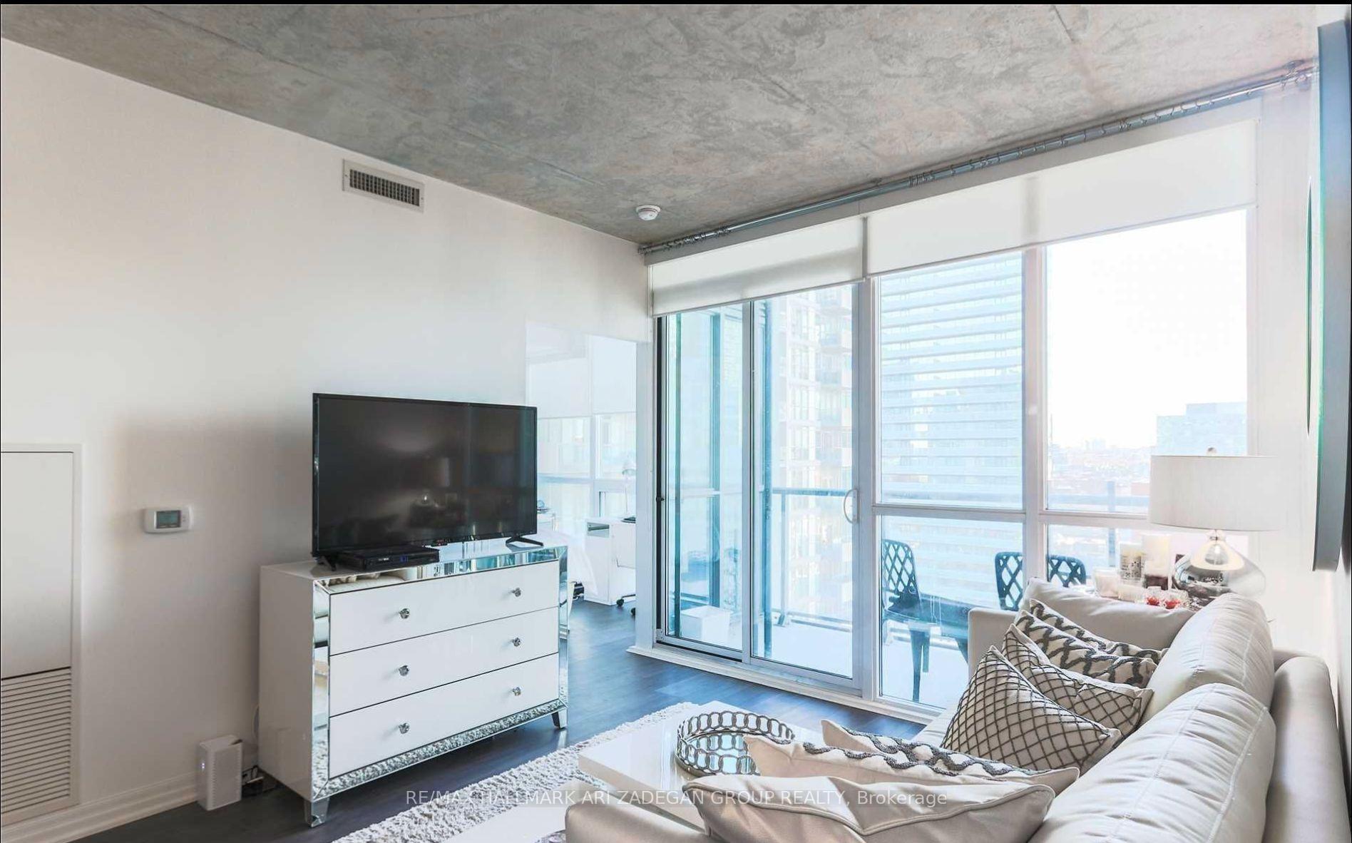 88 Blue Jays Way 1701