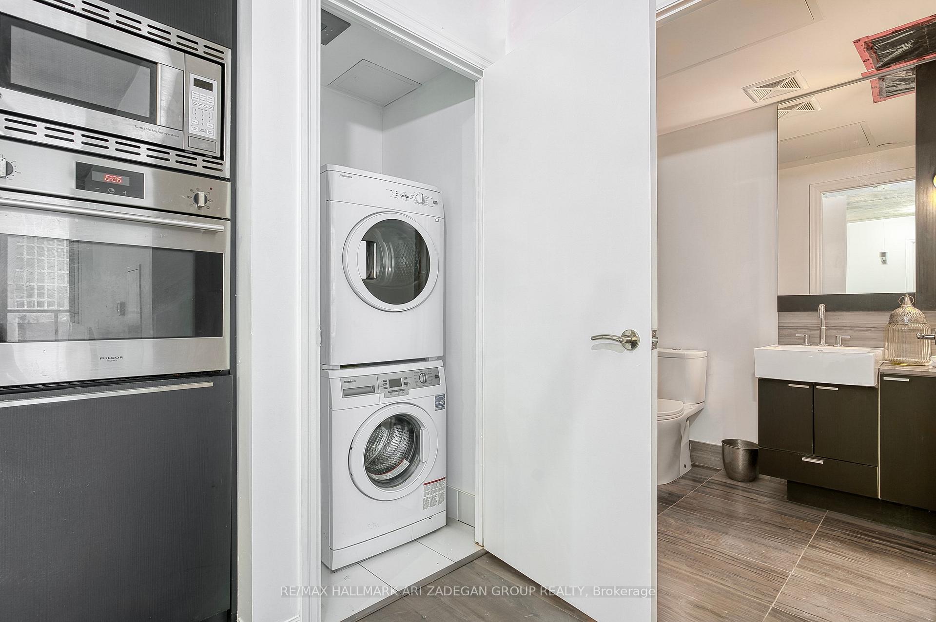 88 Blue Jays Way 1701