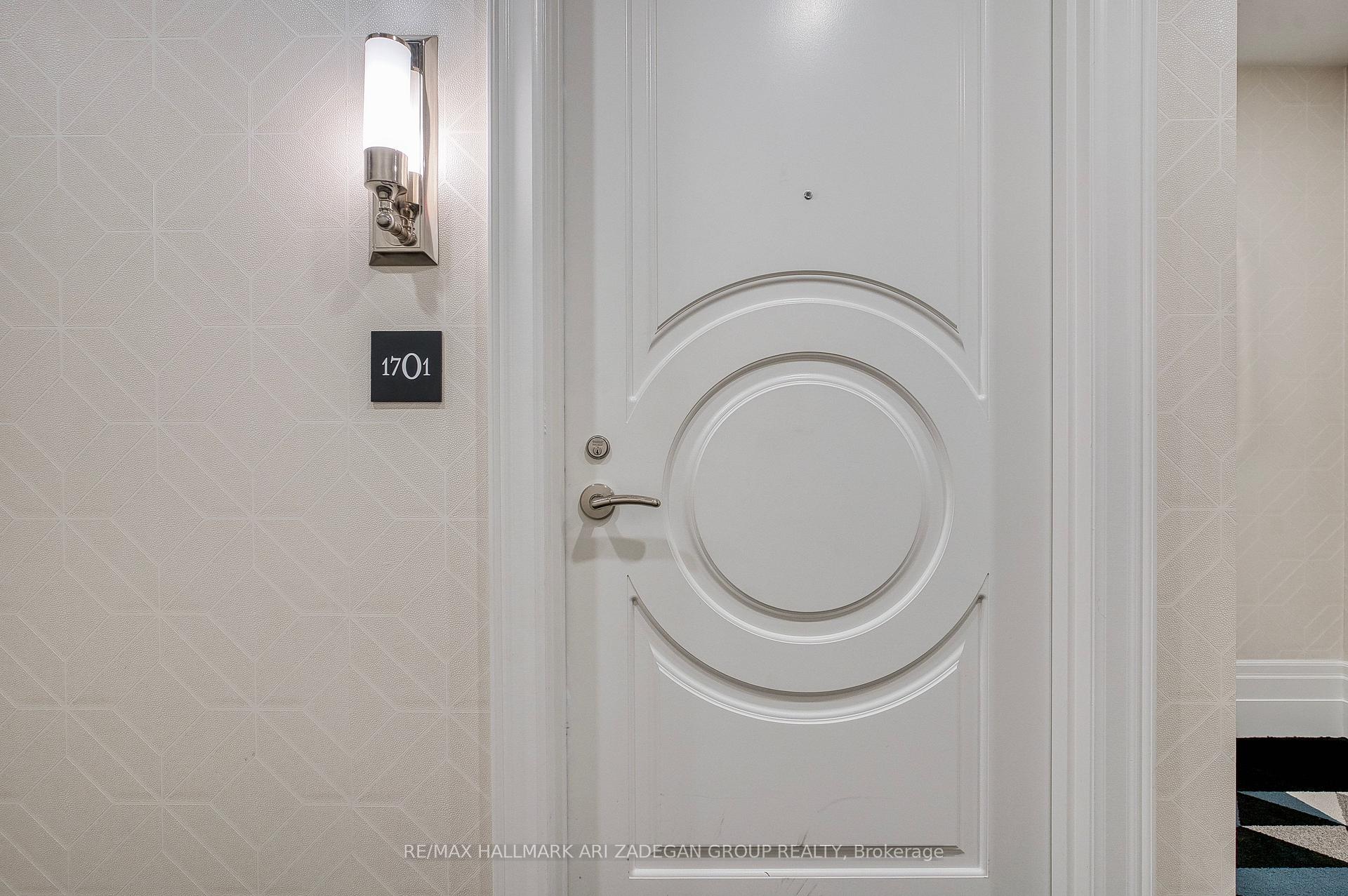 88 Blue Jays Way 1701