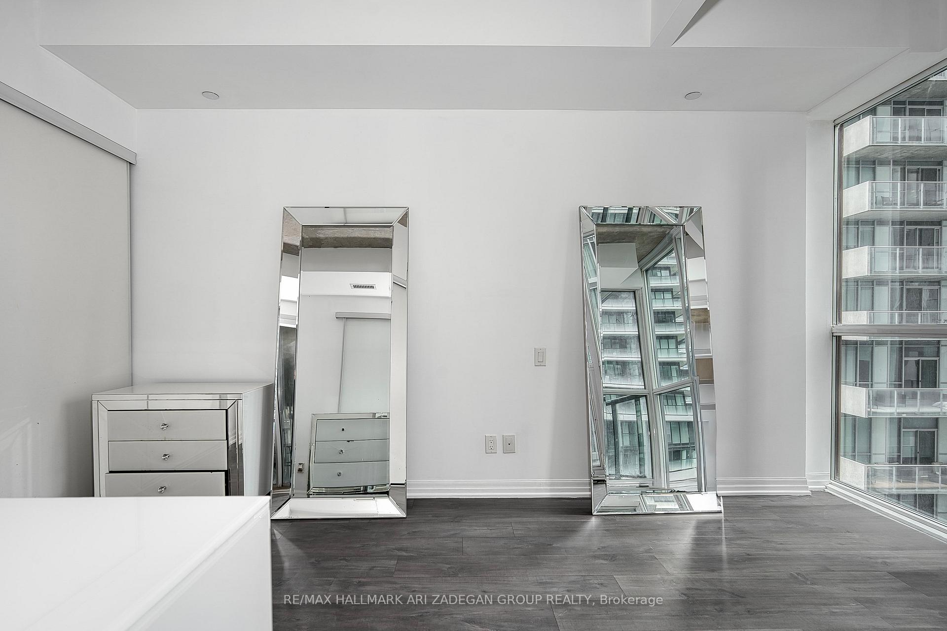 88 Blue Jays Way 1701