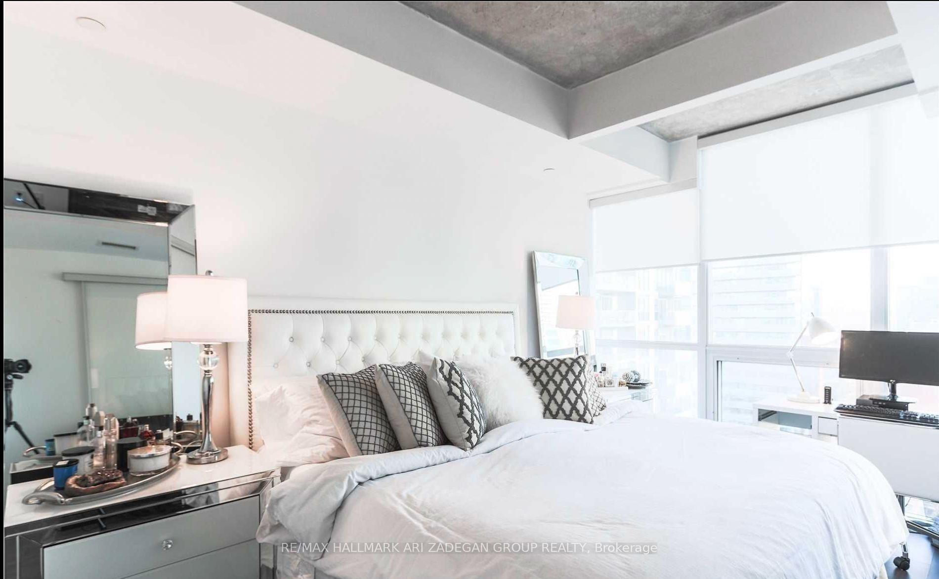 88 Blue Jays Way 1701