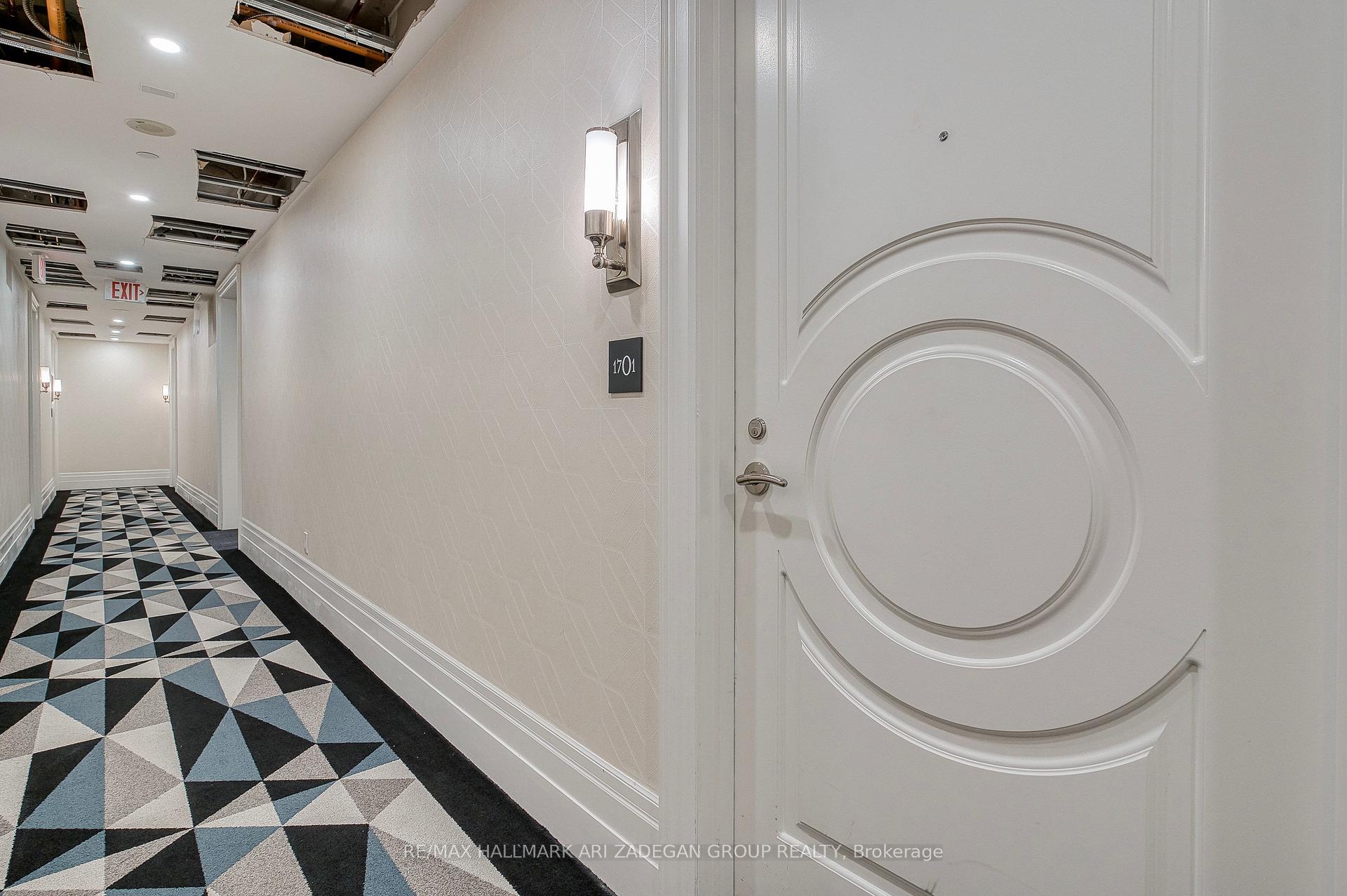 88 Blue Jays Way 1701