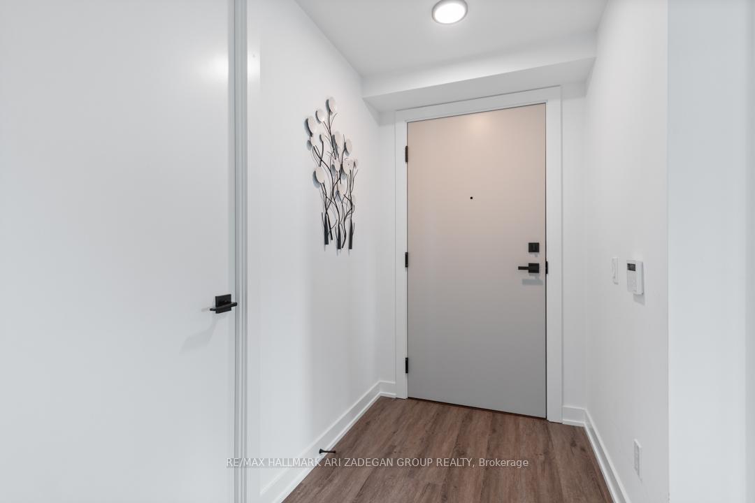 327 King Street W 4402