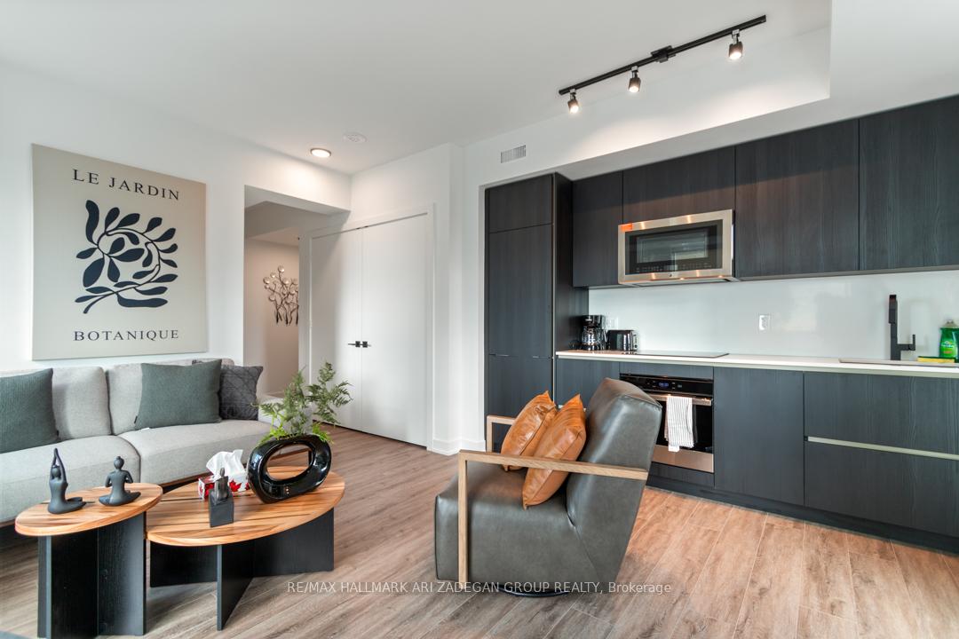 327 King Street W 4402