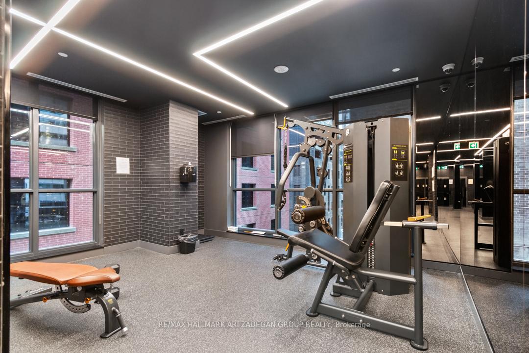 327 King Street W 4402