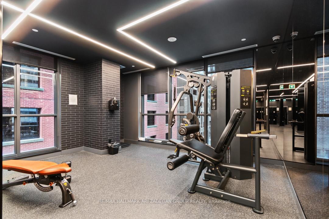 327 King Street W 4402