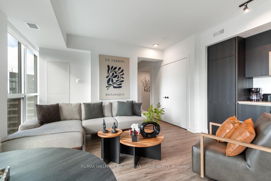 327 King Street W 4402