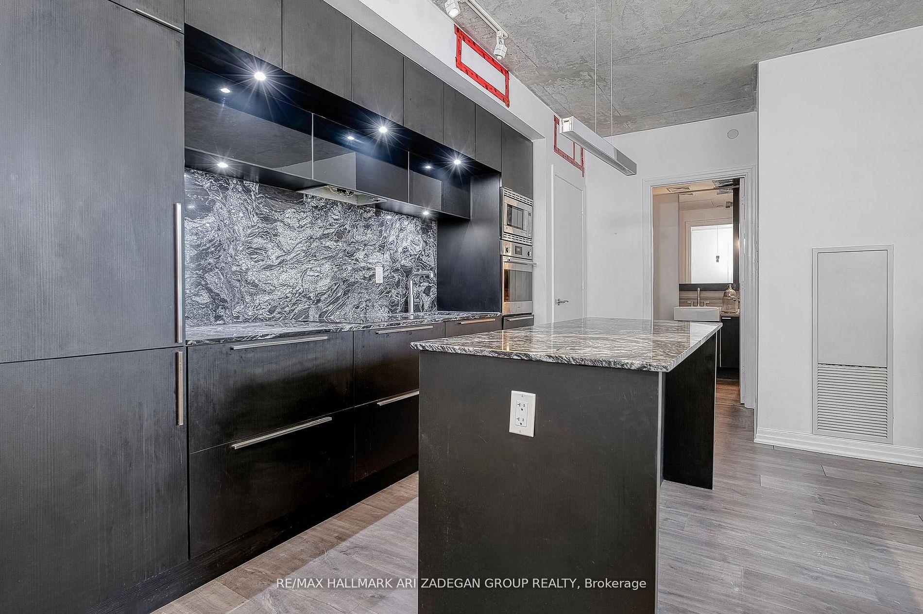 88 Blue Jays Way 1701