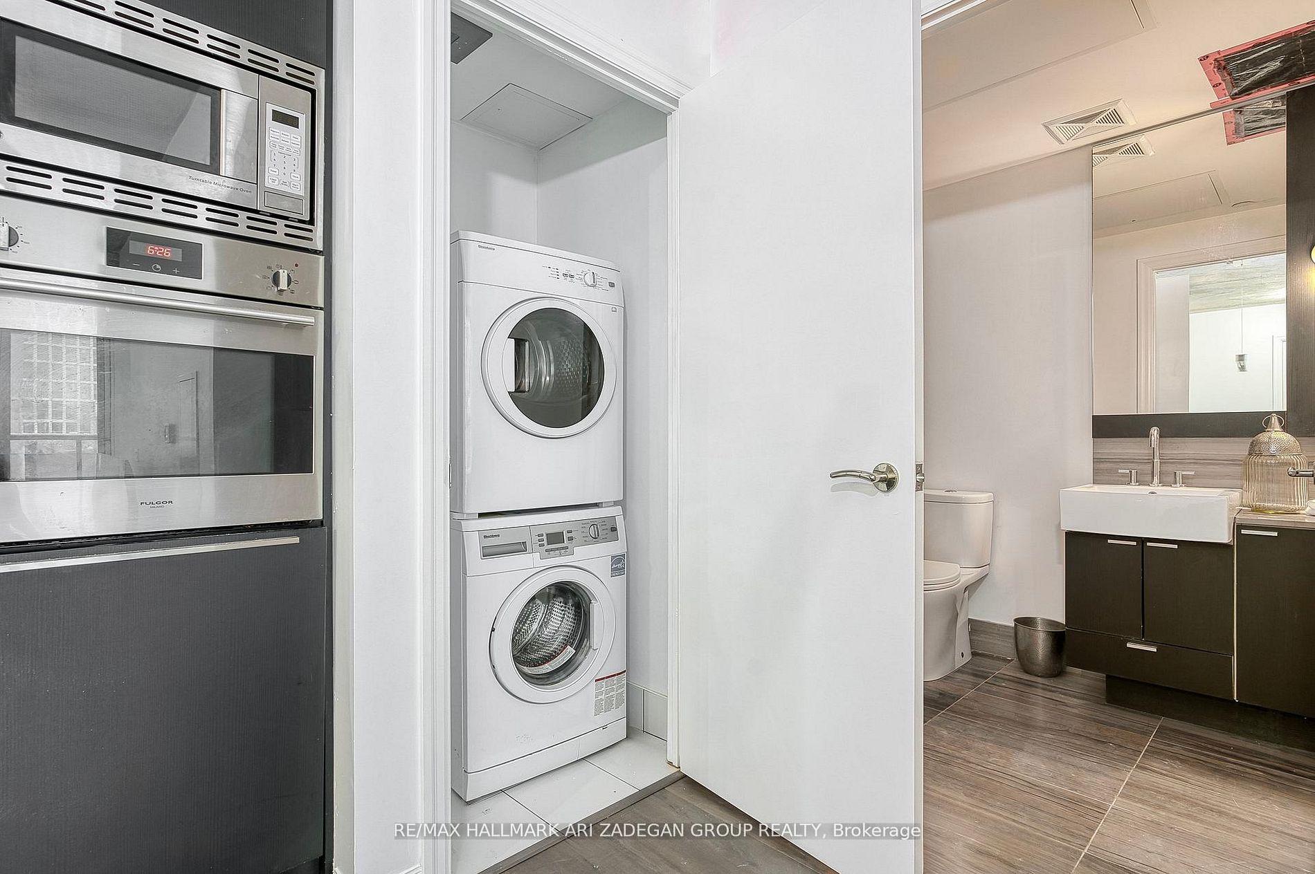 88 Blue Jays Way 1701