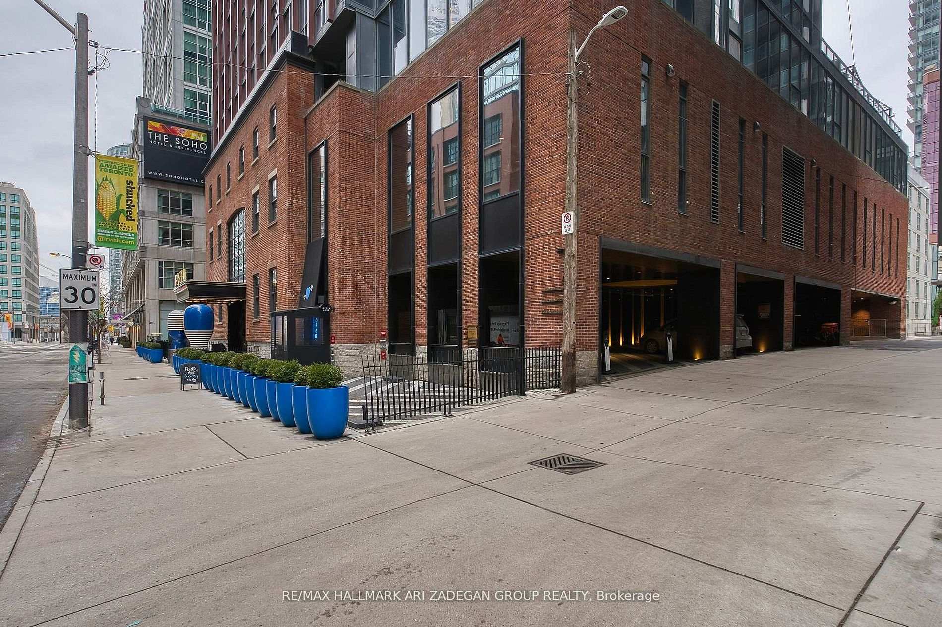 88 Blue Jays Way 1701