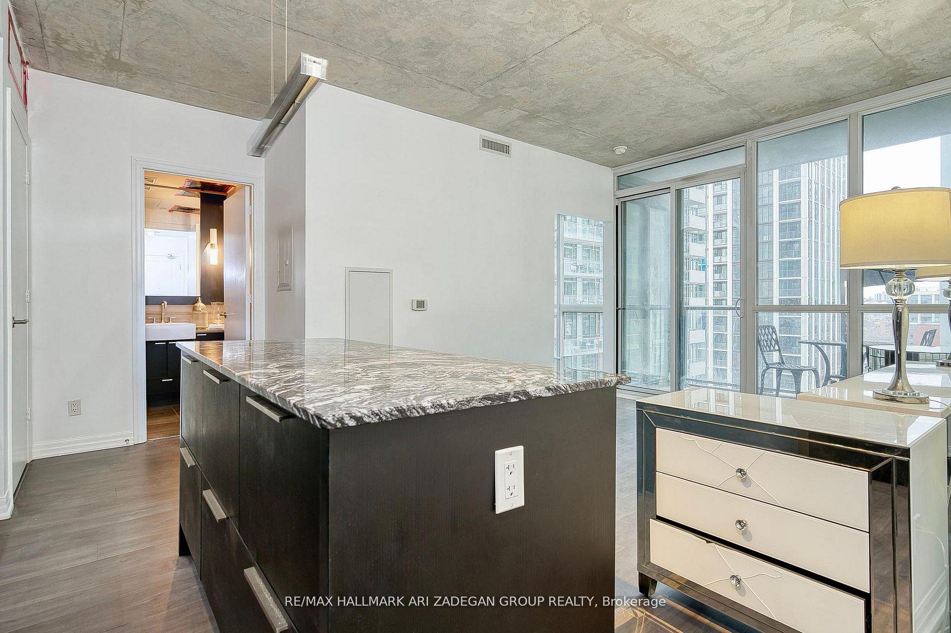 88 Blue Jays Way 1701