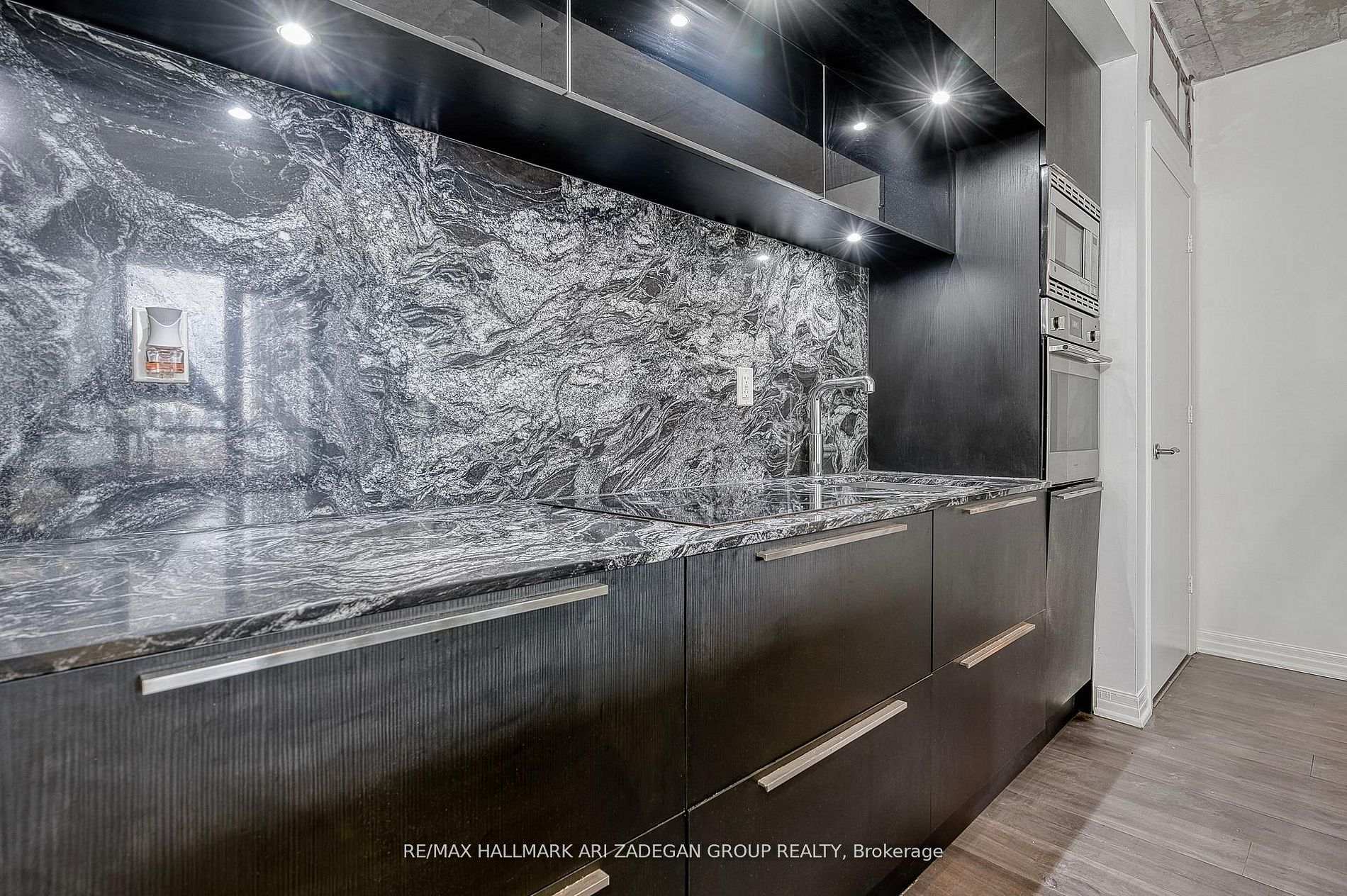 88 Blue Jays Way 1701