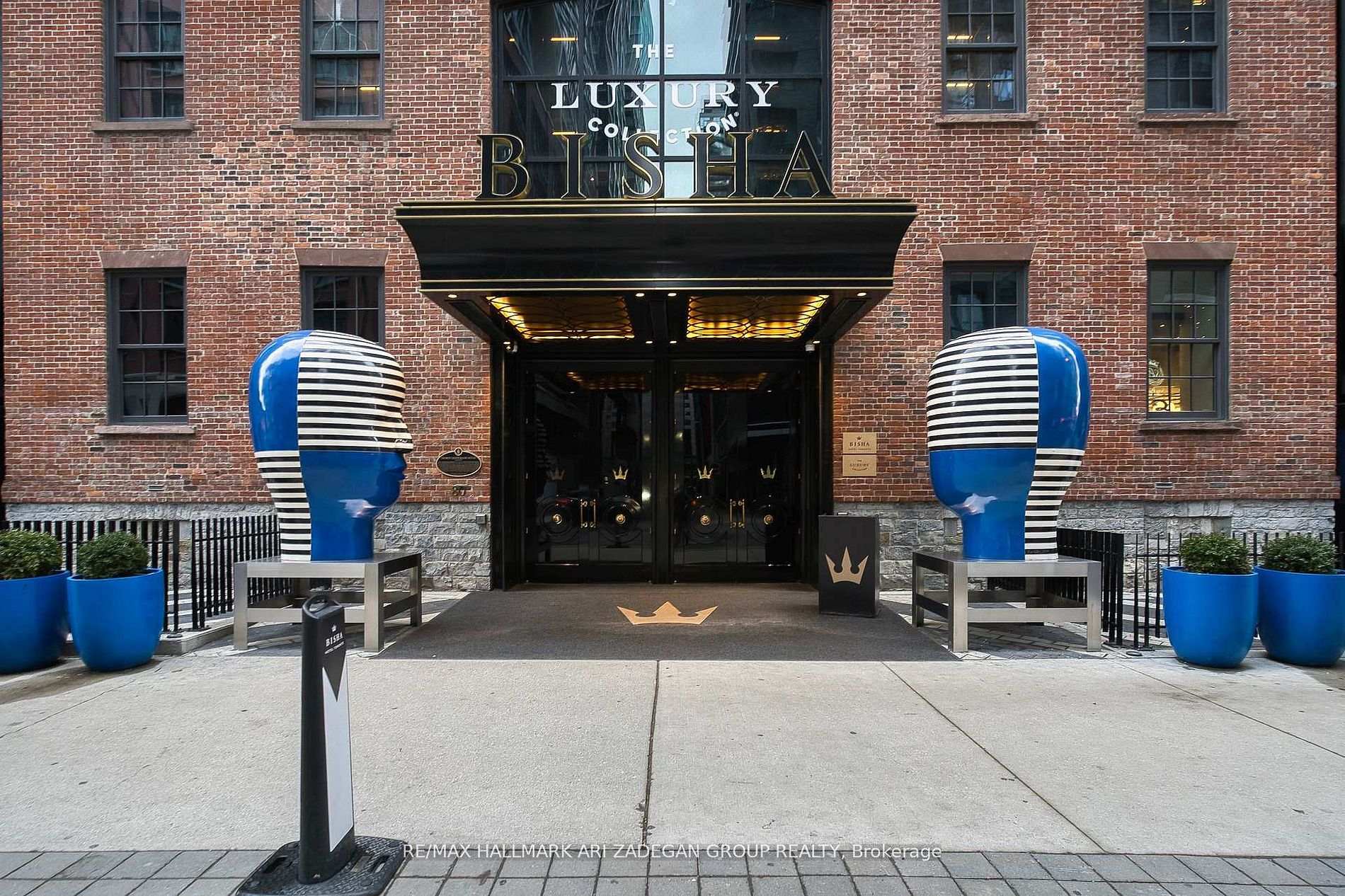 88 Blue Jays Way 1701