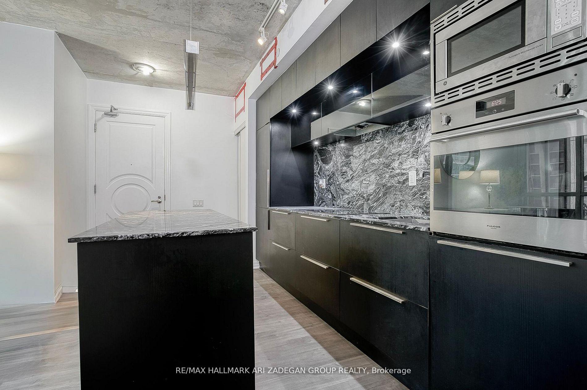 88 Blue Jays Way 1701