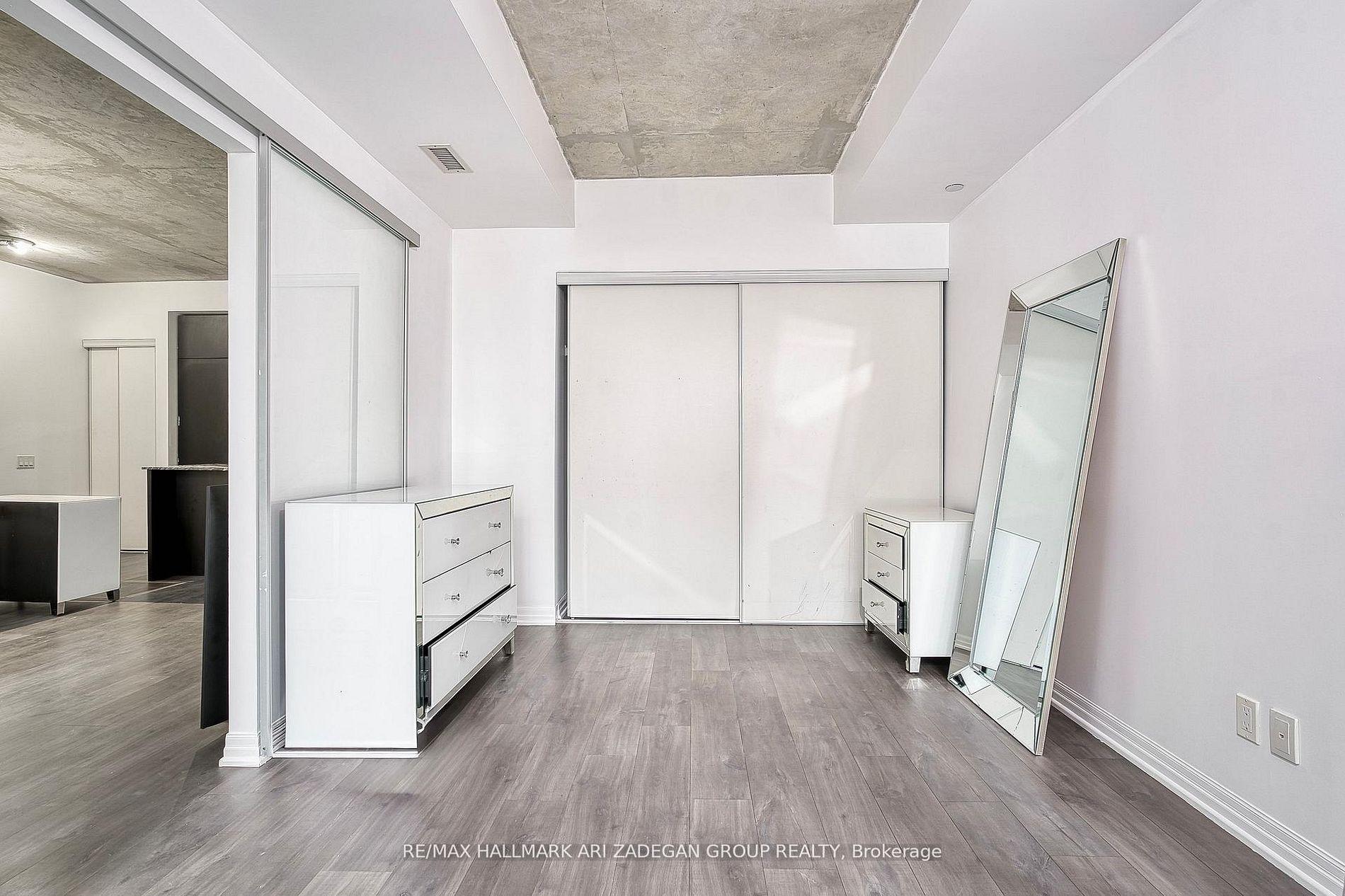 88 Blue Jays Way 1701