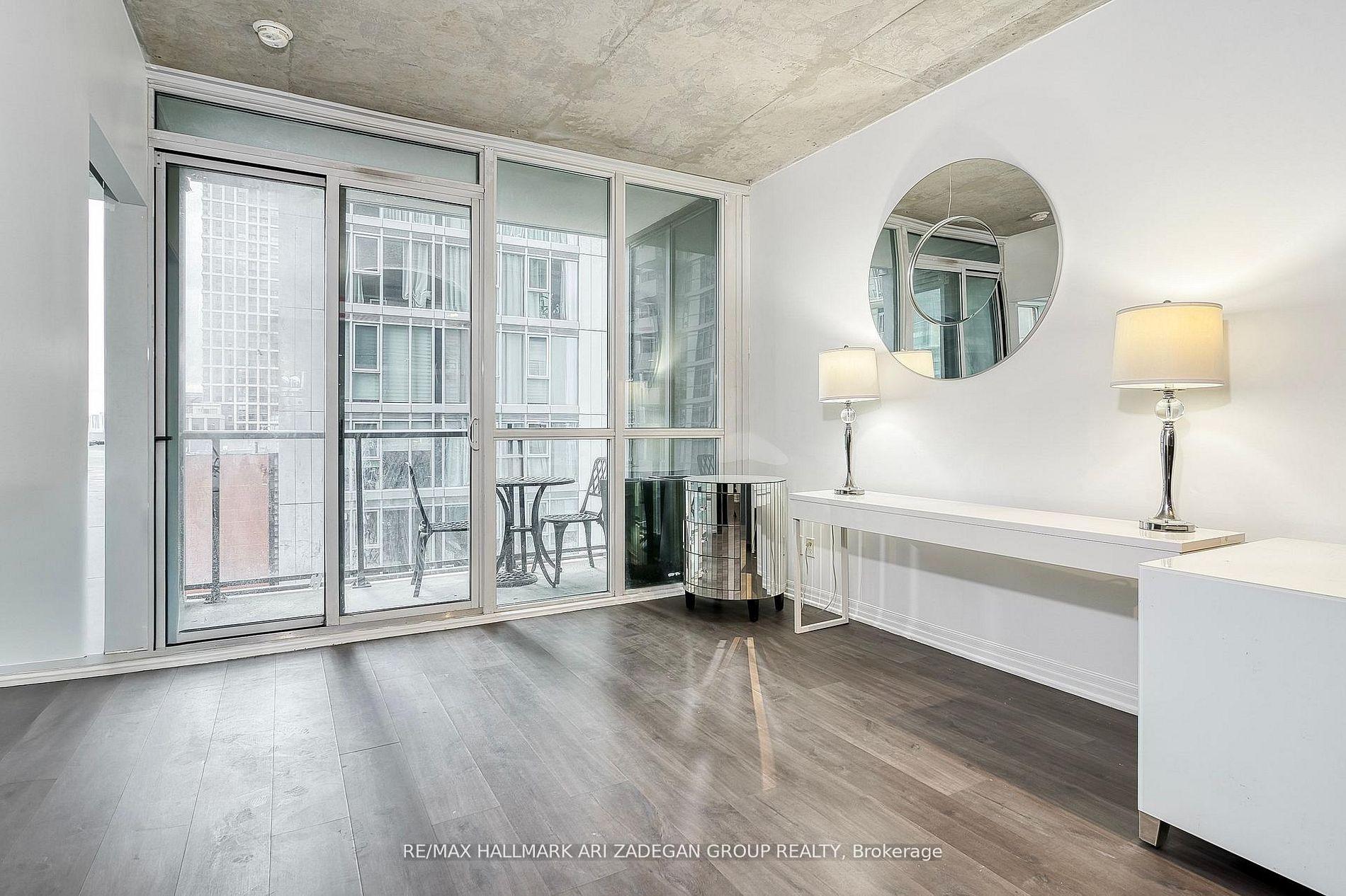 88 Blue Jays Way 1701