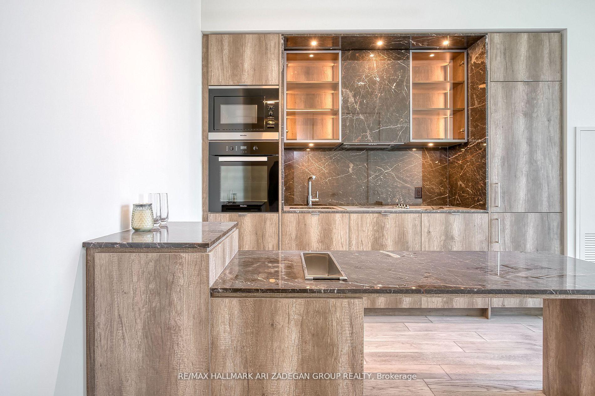 11 Yorkville Avenue 5806