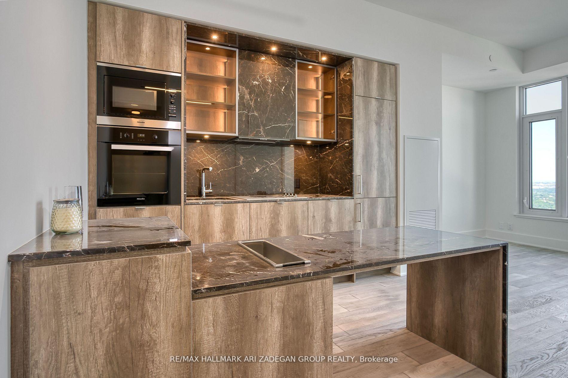 11 Yorkville Avenue 5806