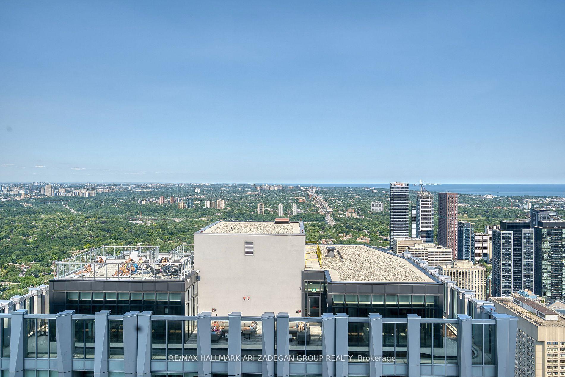 11 Yorkville Avenue 5806