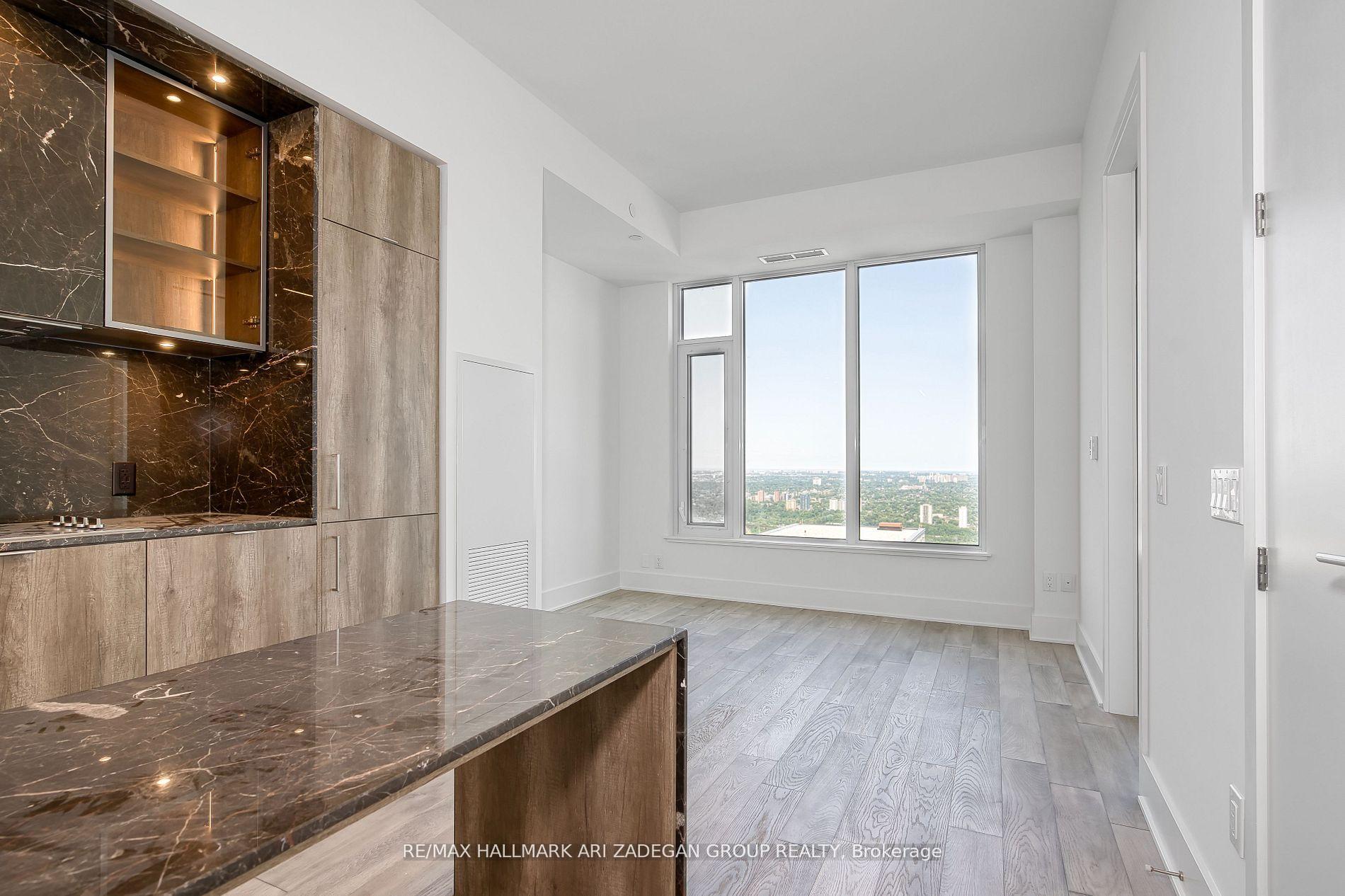 11 Yorkville Avenue 5806