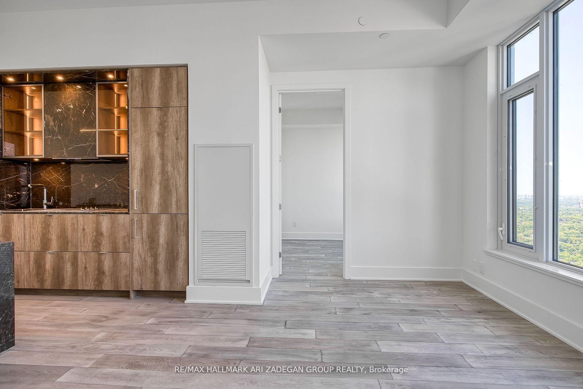 11 Yorkville Avenue 5806