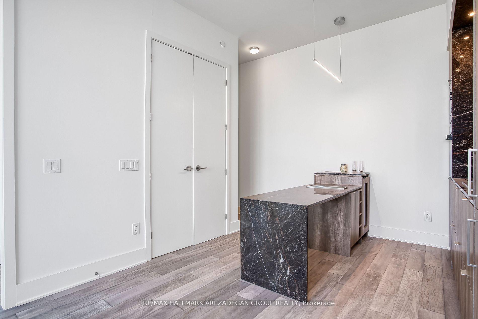 11 Yorkville Avenue 5806