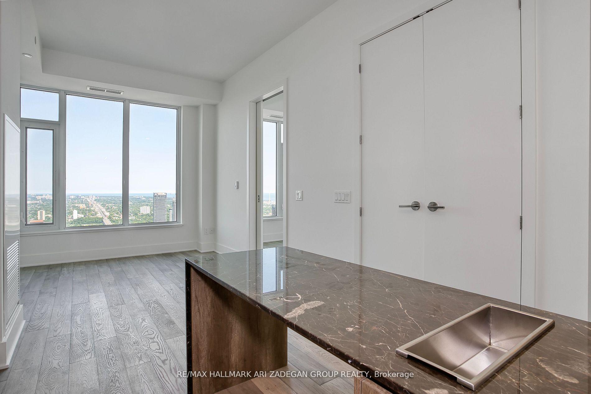 11 Yorkville Avenue 5806