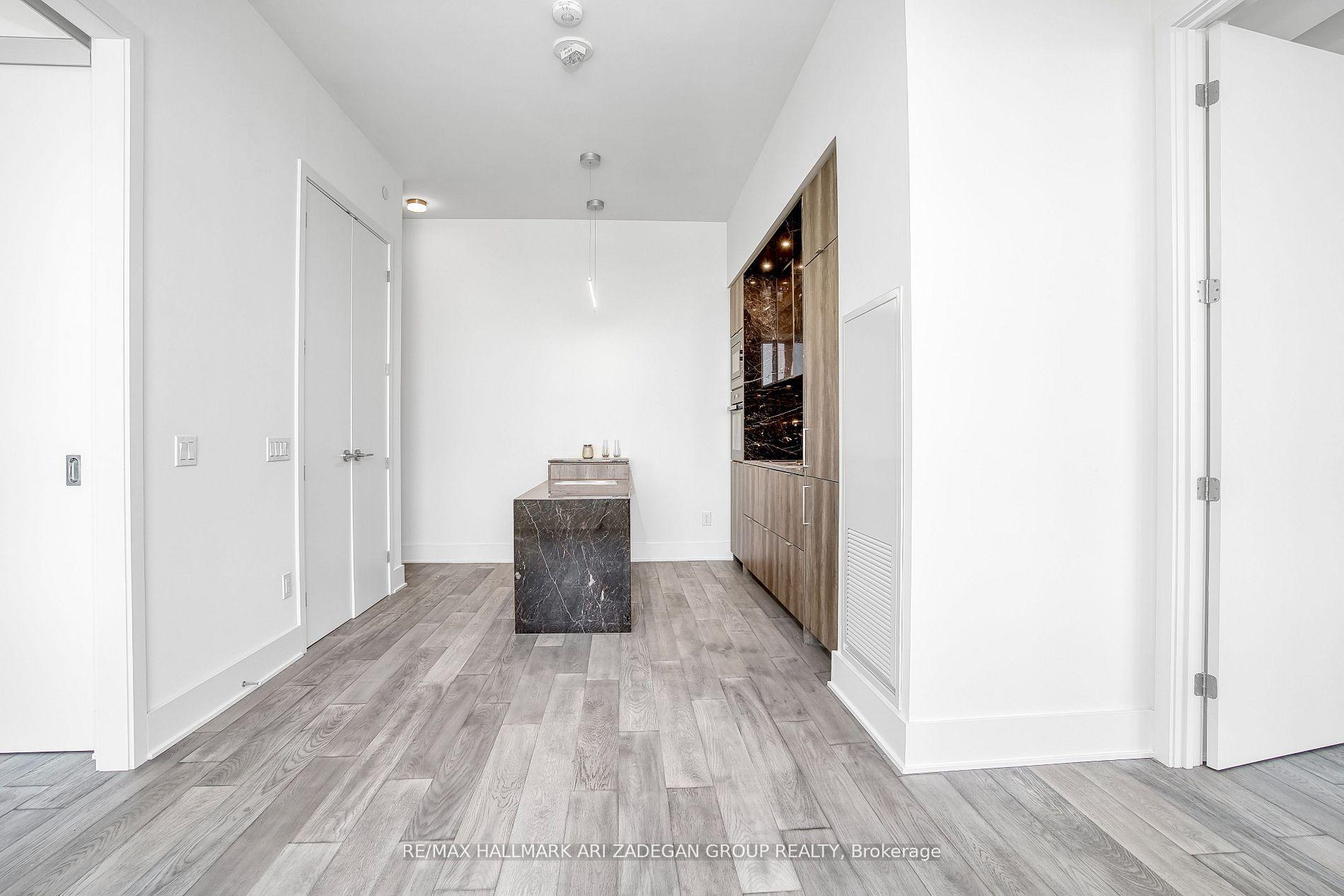 11 Yorkville Avenue 5806