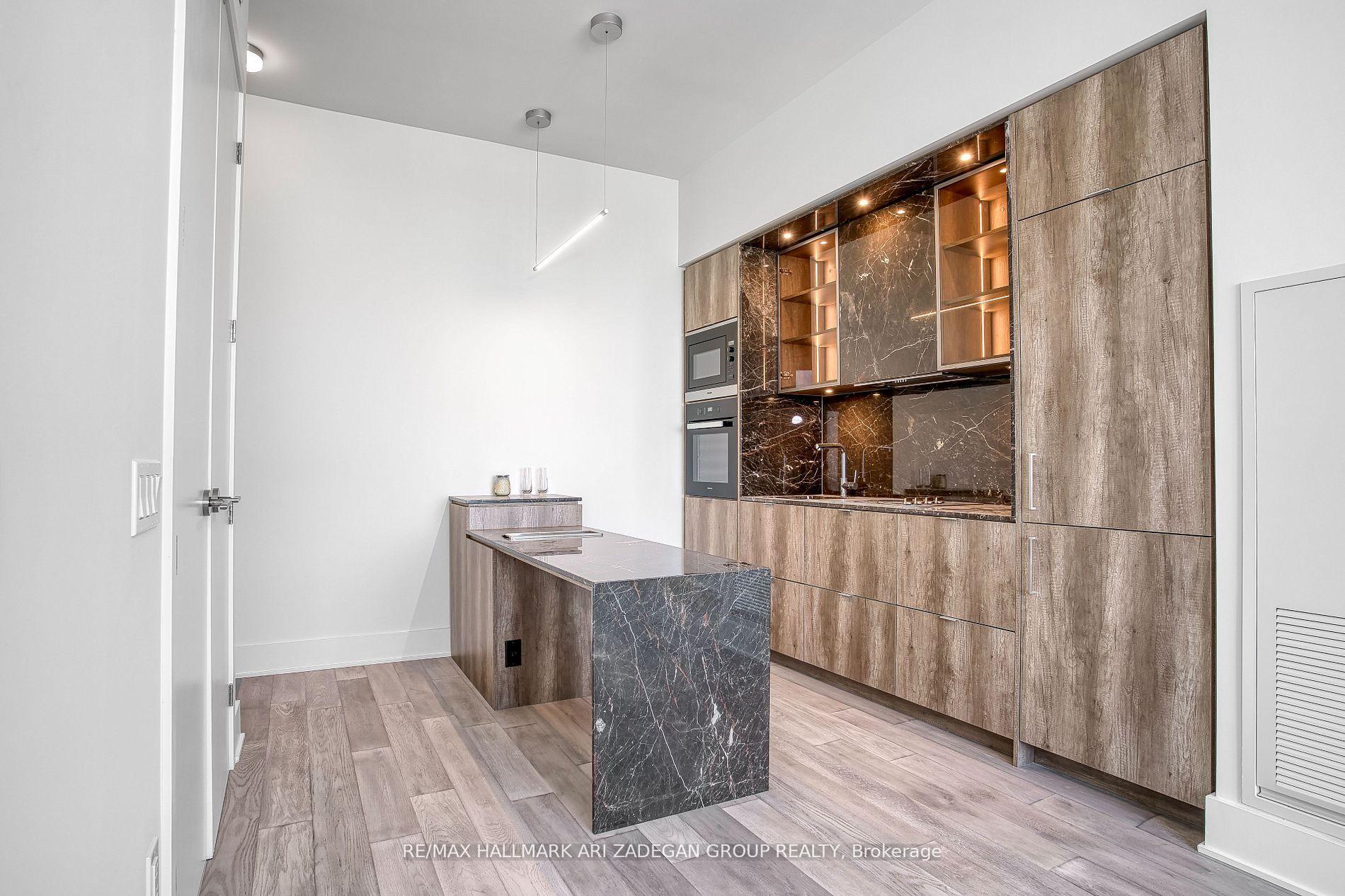 11 Yorkville Avenue 5806