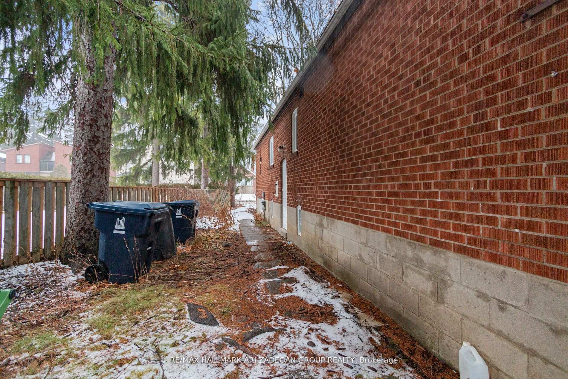 39 Laurelcrest Avenue Main, Toronto Unit: Main
