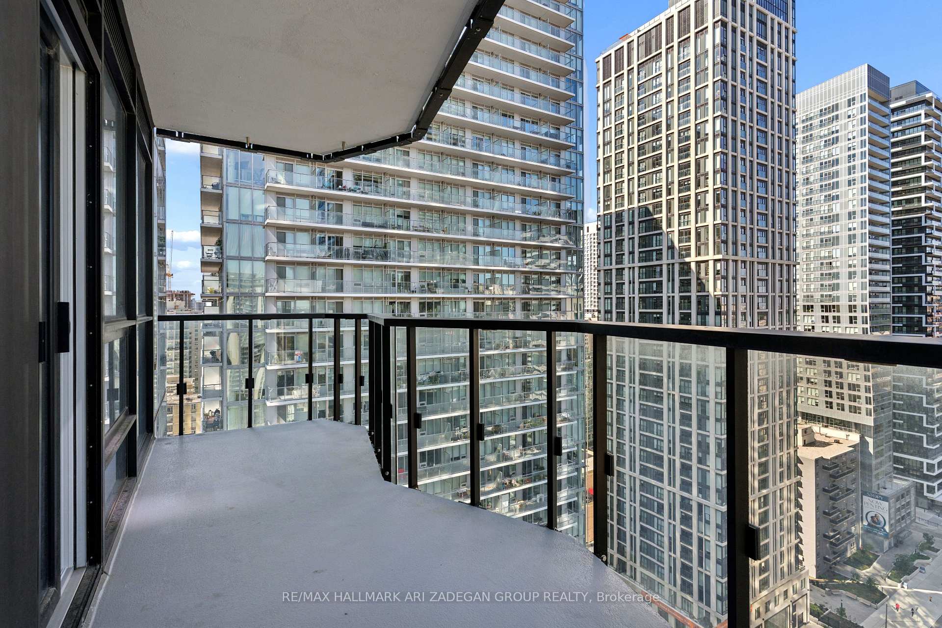 110 Broadway Avenue 2102, Toronto Unit: 2102