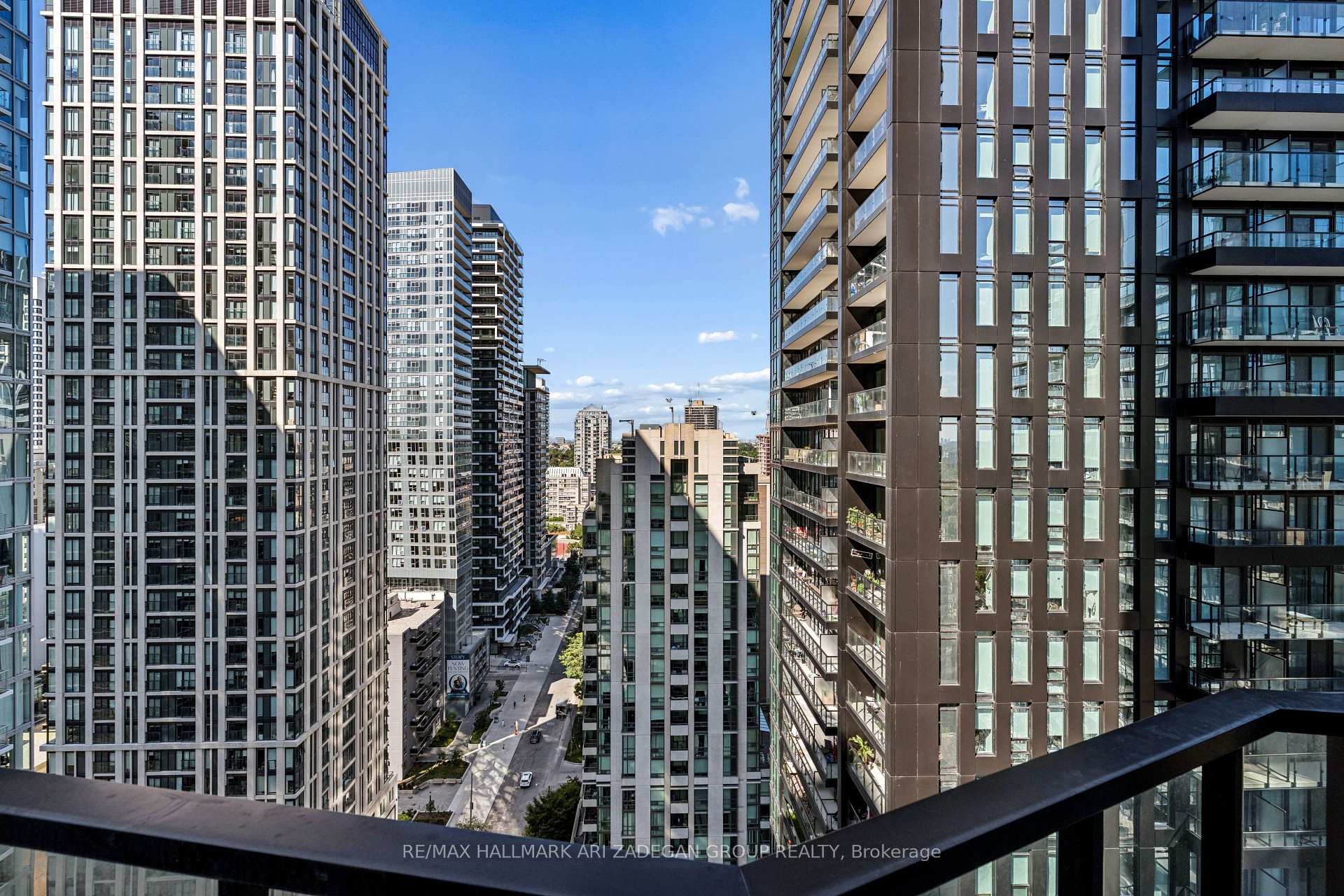 110 Broadway Avenue 2102, Toronto Unit: 2102