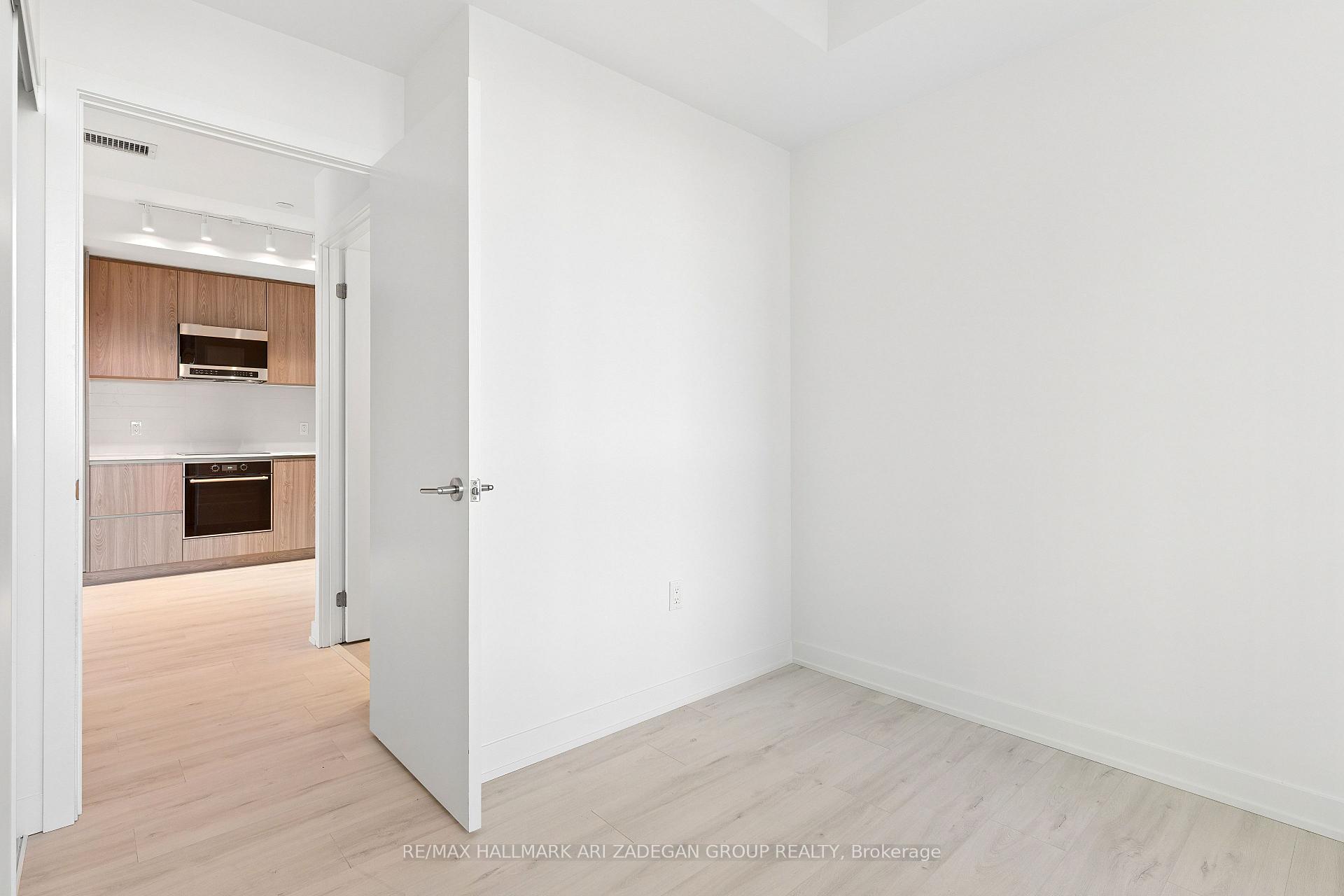 110 Broadway Avenue 2102, Toronto Unit: 2102