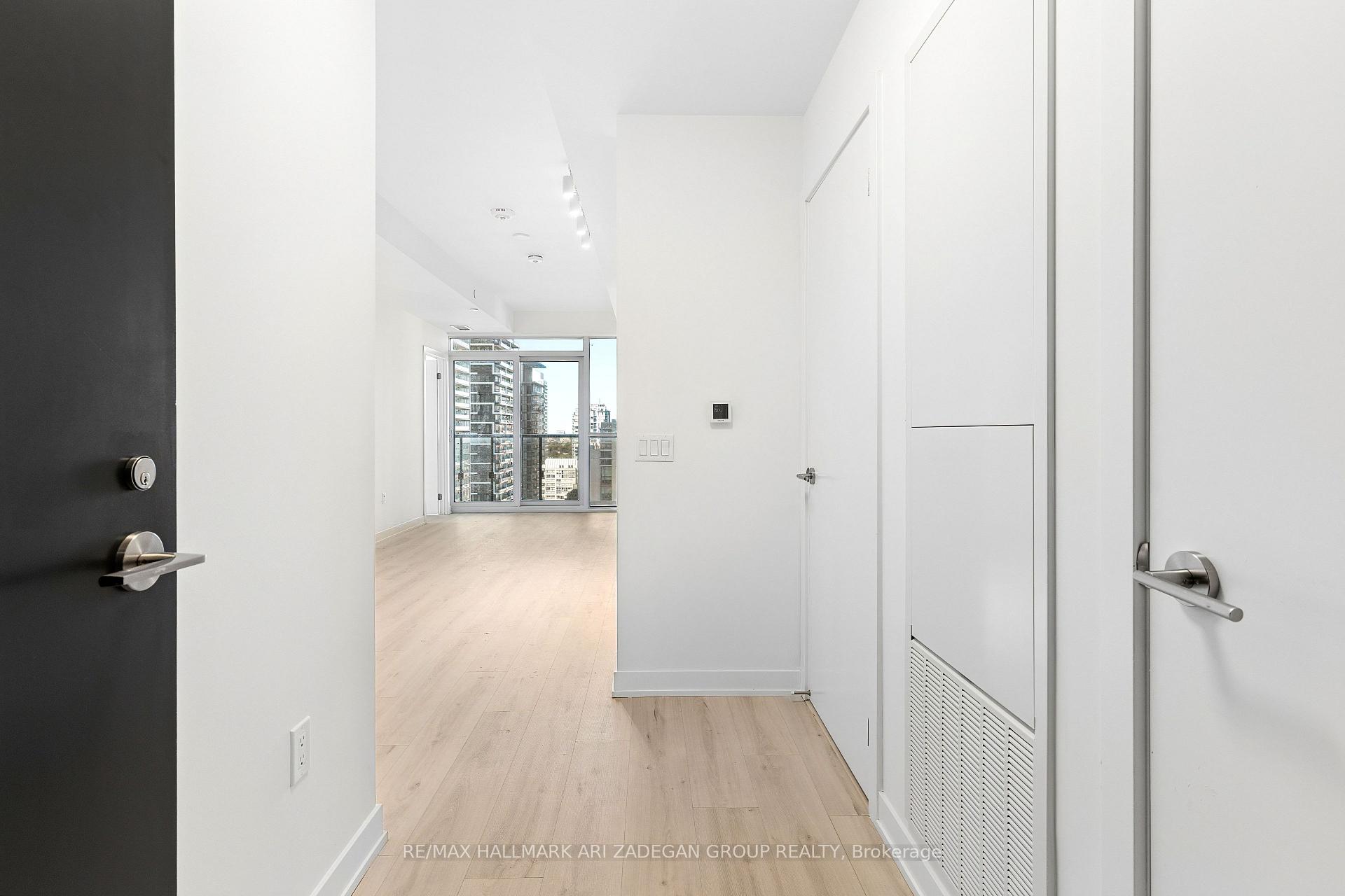 110 Broadway Avenue 2102, Toronto Unit: 2102