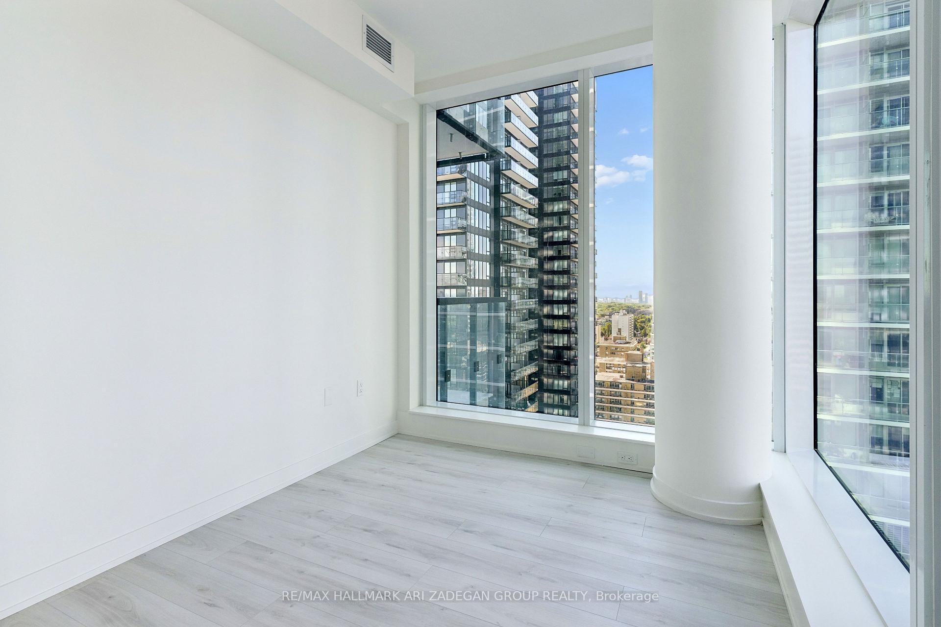 110 Broadway Avenue 2102, Toronto Unit: 2102