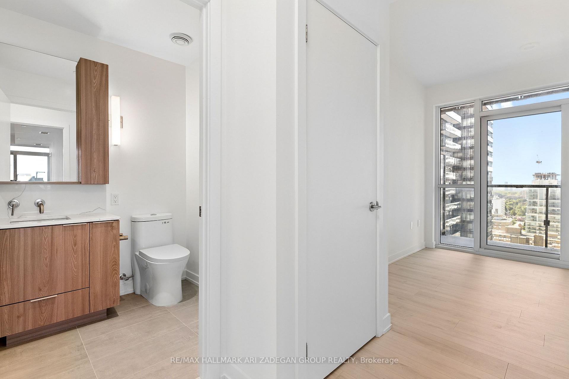 110 Broadway Avenue 2102, Toronto Unit: 2102