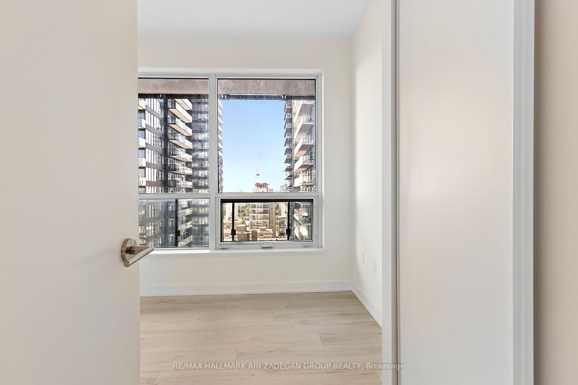 110 Broadway Avenue 2102, Toronto Unit: 2102