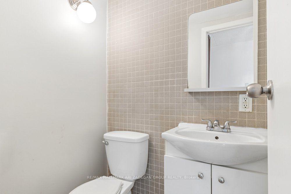 231 Goulding Avenue Lower Fl, Toronto Unit: Lower Fl