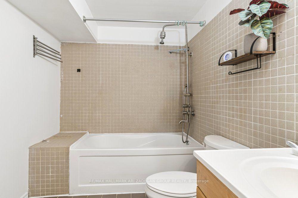 231 Goulding Avenue Lower Fl, Toronto Unit: Lower Fl