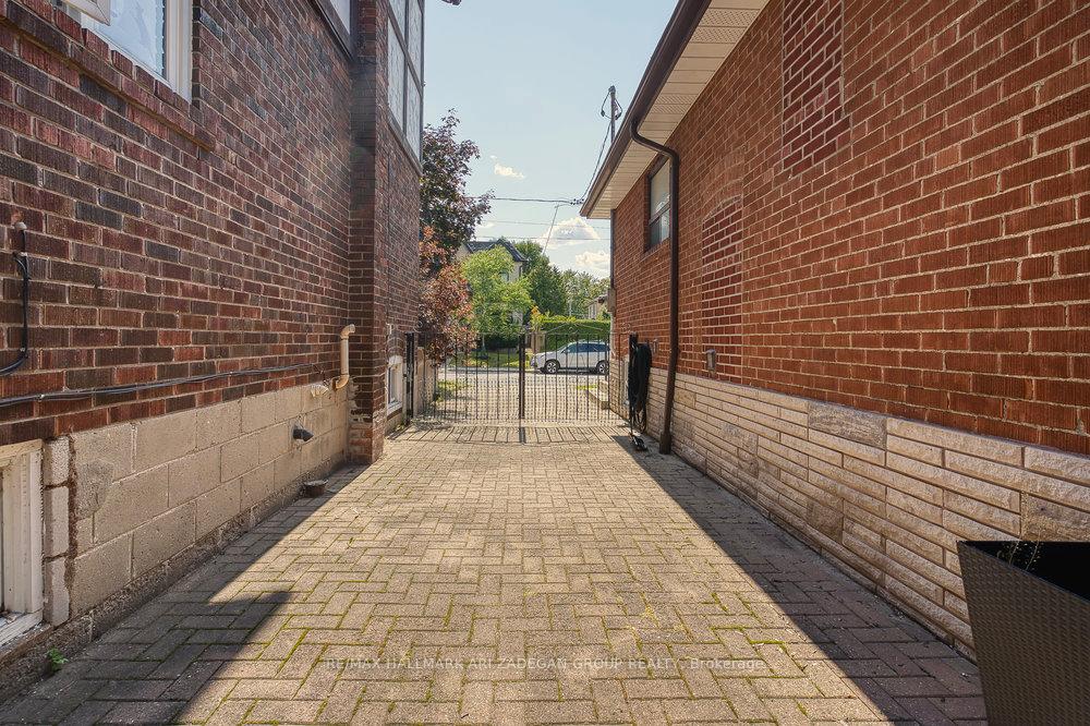 185 Durant Avenue, Toronto E03