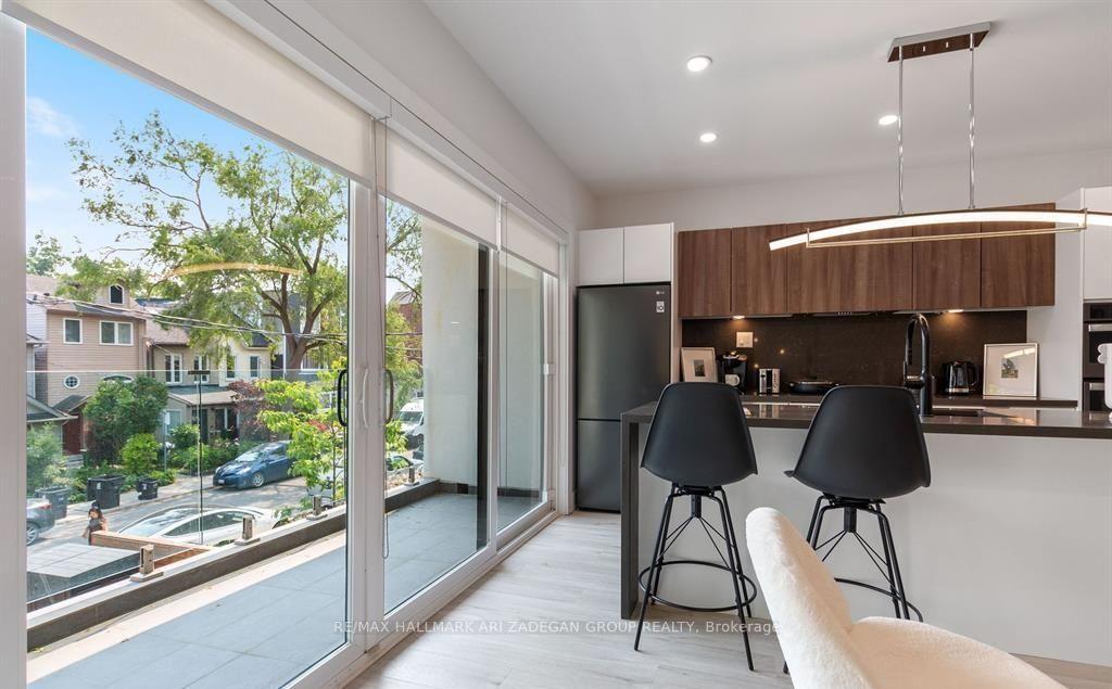 16 Minto Street 2, Toronto Unit: 2