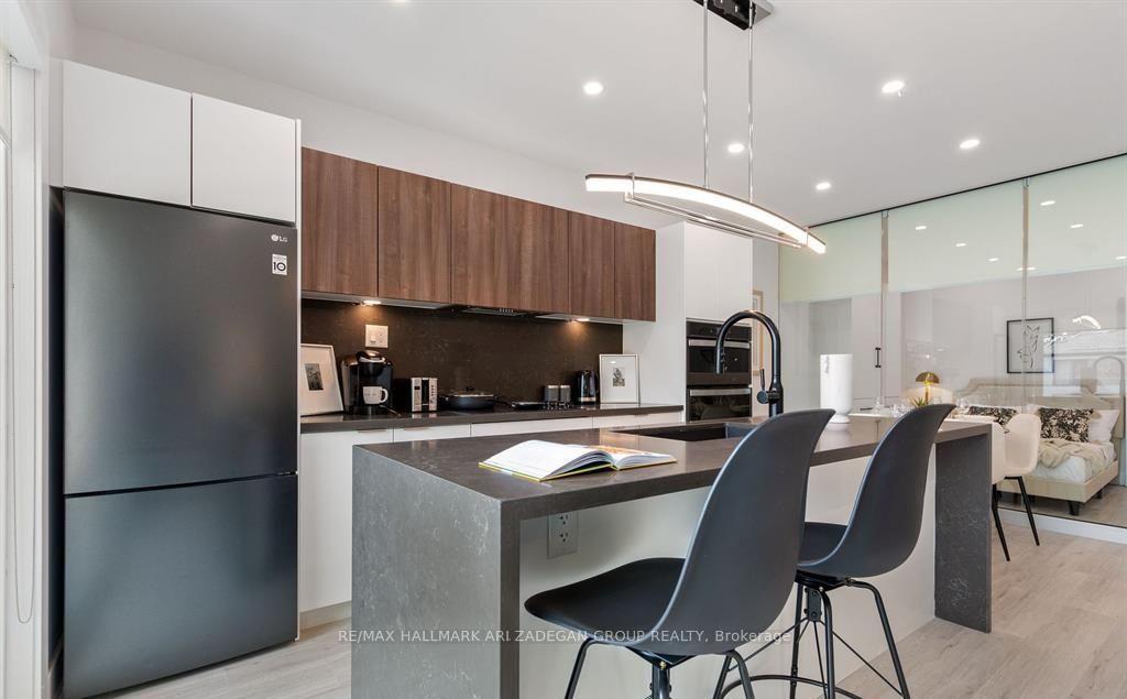 16 Minto Street 2, Toronto Unit: 2