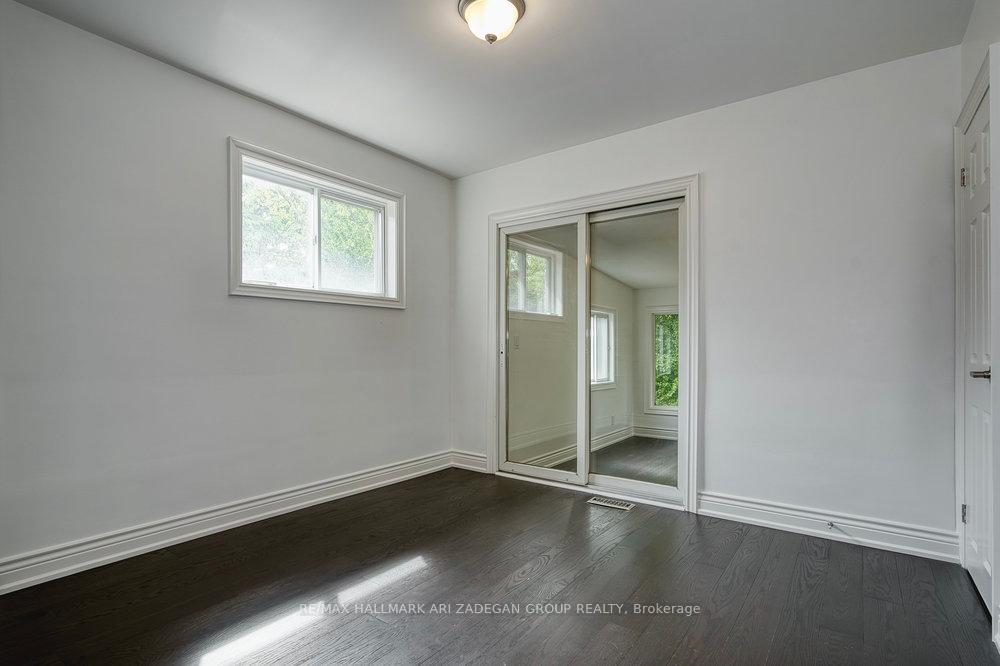 402 CENTRE Street E